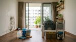 Comparison of DIY cleaning supplies and professional mold remediation equipment